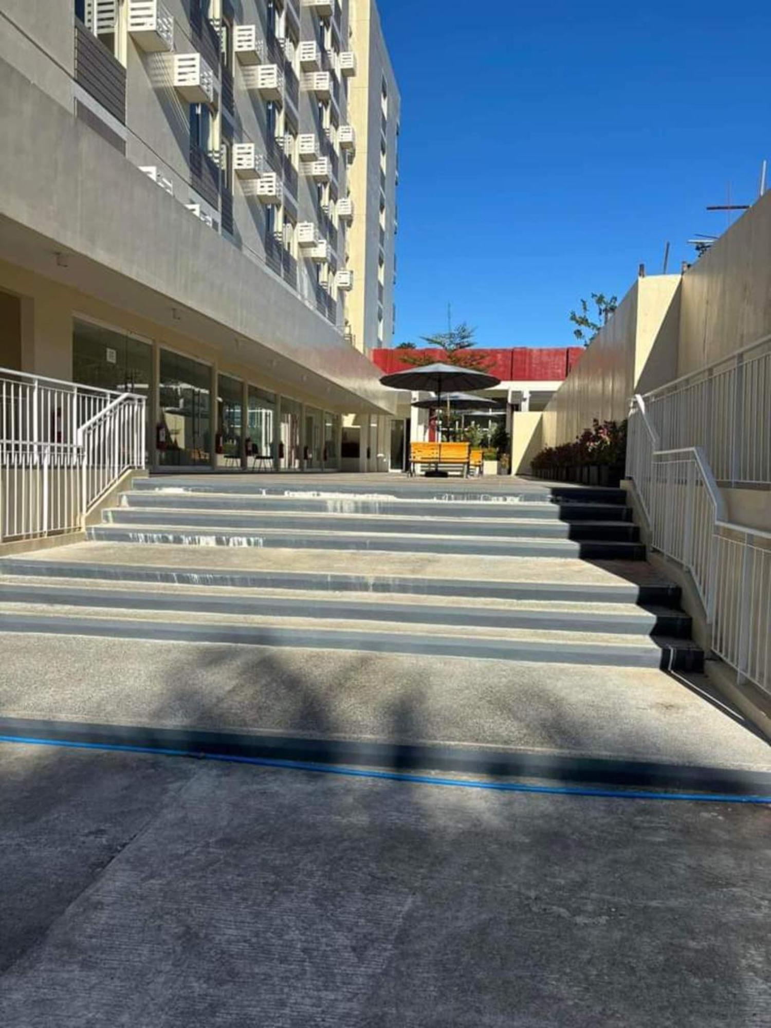 Fullerton Suites Puting Kahoy 外观 照片